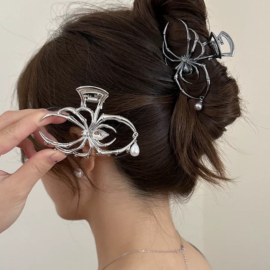 مشابك شعر على شكل عنكبوت أسود  - مراجعة Jewelry Making For Adults وسعره