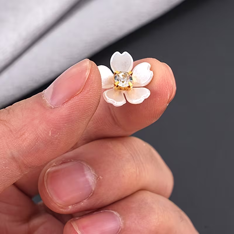 50 زهرة بلاستيكية أنيقة باللون - مراجعة Jewelry Making For Adults وسعره